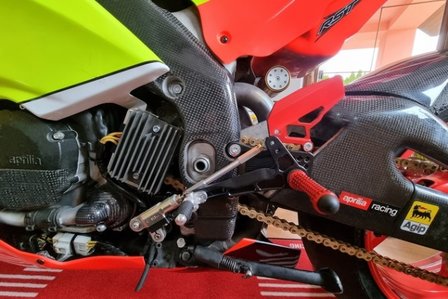 Rear Set Aprilia RSV4 + Tuono 1100 (2017&ndash; ) met reverse Shifting