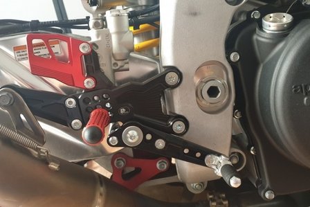 Rear Set Aprilia RSV4 + Tuono 1100 (2017&ndash; ) met reverse Shifting