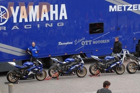 YAMAHA YZF R6 2009 - circuit