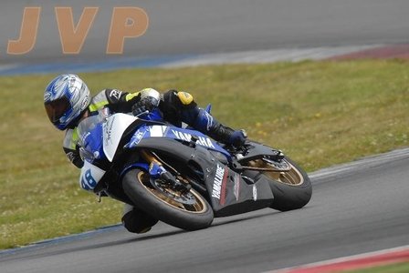 YAMAHA YZF R6 2009 - circuit