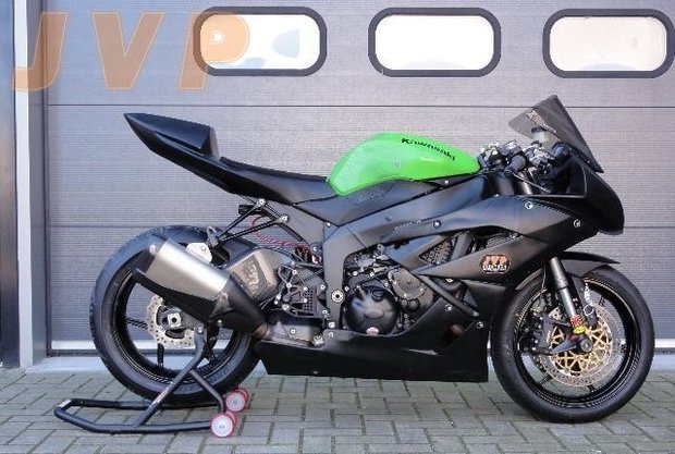 Kawasaki ZX6R 2010 - circuit 